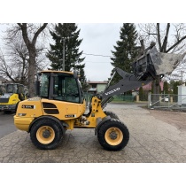 Ładowarka kołowa Volvo L28 F widły łyżka